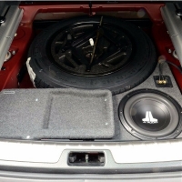 BMW X5 (E70) Dėžė žemų dažnių garsiakalbiui MDF15Lx25cm