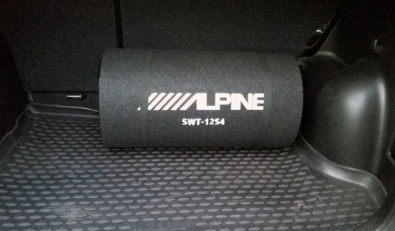 Alpine, SWT-12S4 žemų dažnių kolonėlė 